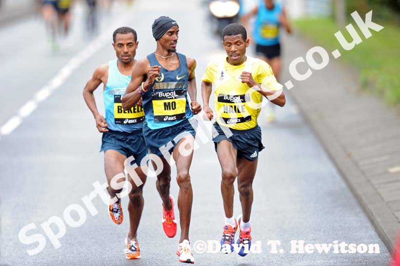 Mo Farah leads the BUPA Great North Run.